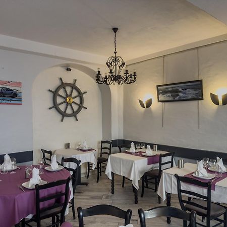 Logis Hotel Les Chardons Bleus Restaurant Le Bistrot De La Mer Roscoff Exteriör bild