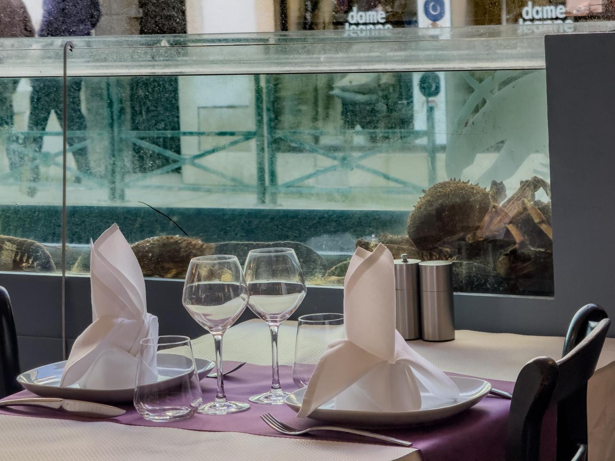 Logis Hotel Les Chardons Bleus Restaurant Le Bistrot De La Mer Roscoff Exteriör bild