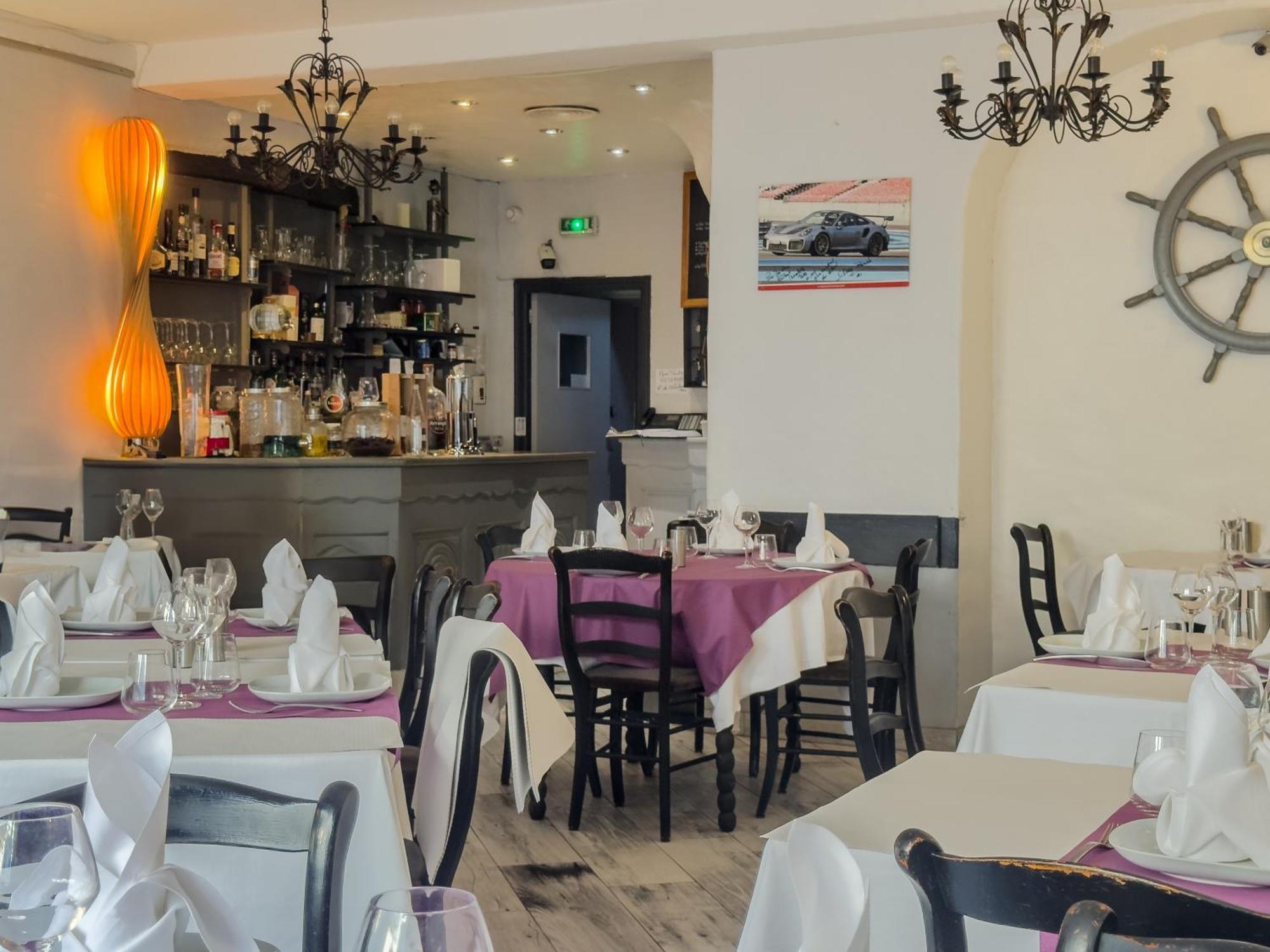 Logis Hotel Les Chardons Bleus Restaurant Le Bistrot De La Mer Roscoff Exteriör bild