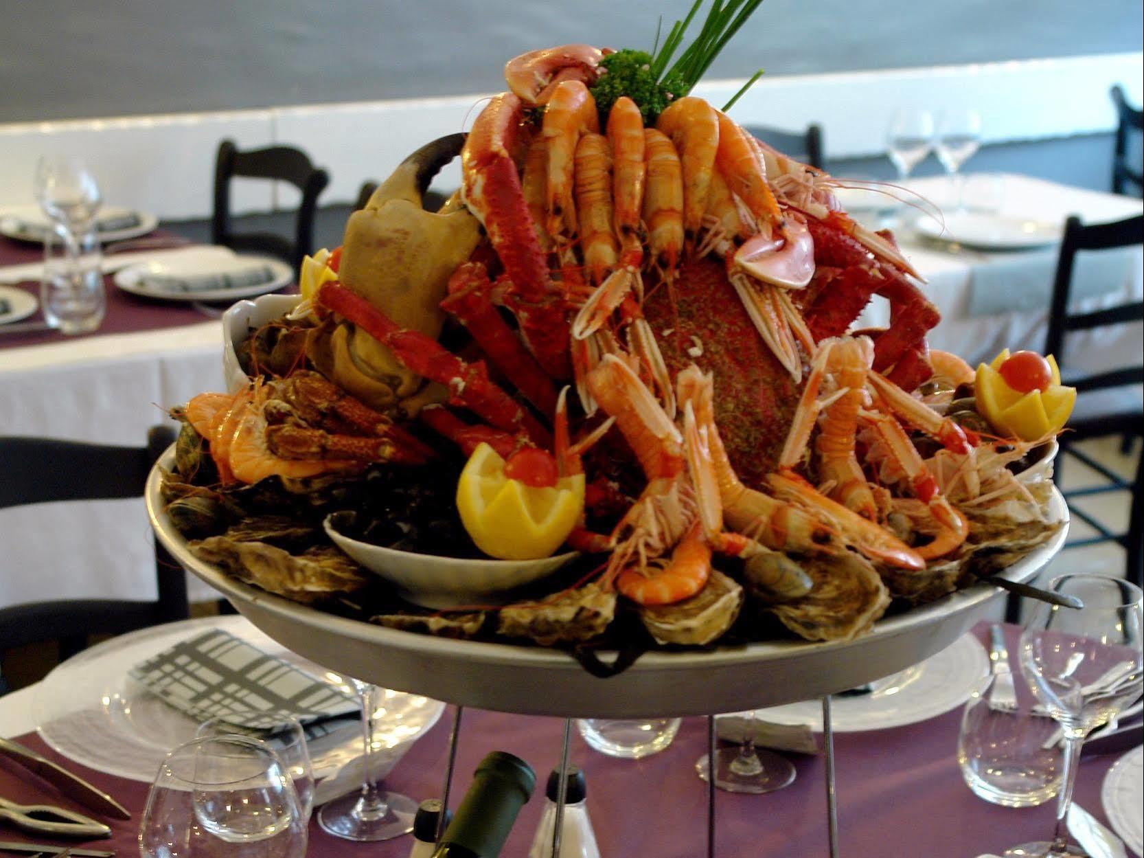 Logis Hotel Les Chardons Bleus Restaurant Le Bistrot De La Mer Roscoff Exteriör bild
