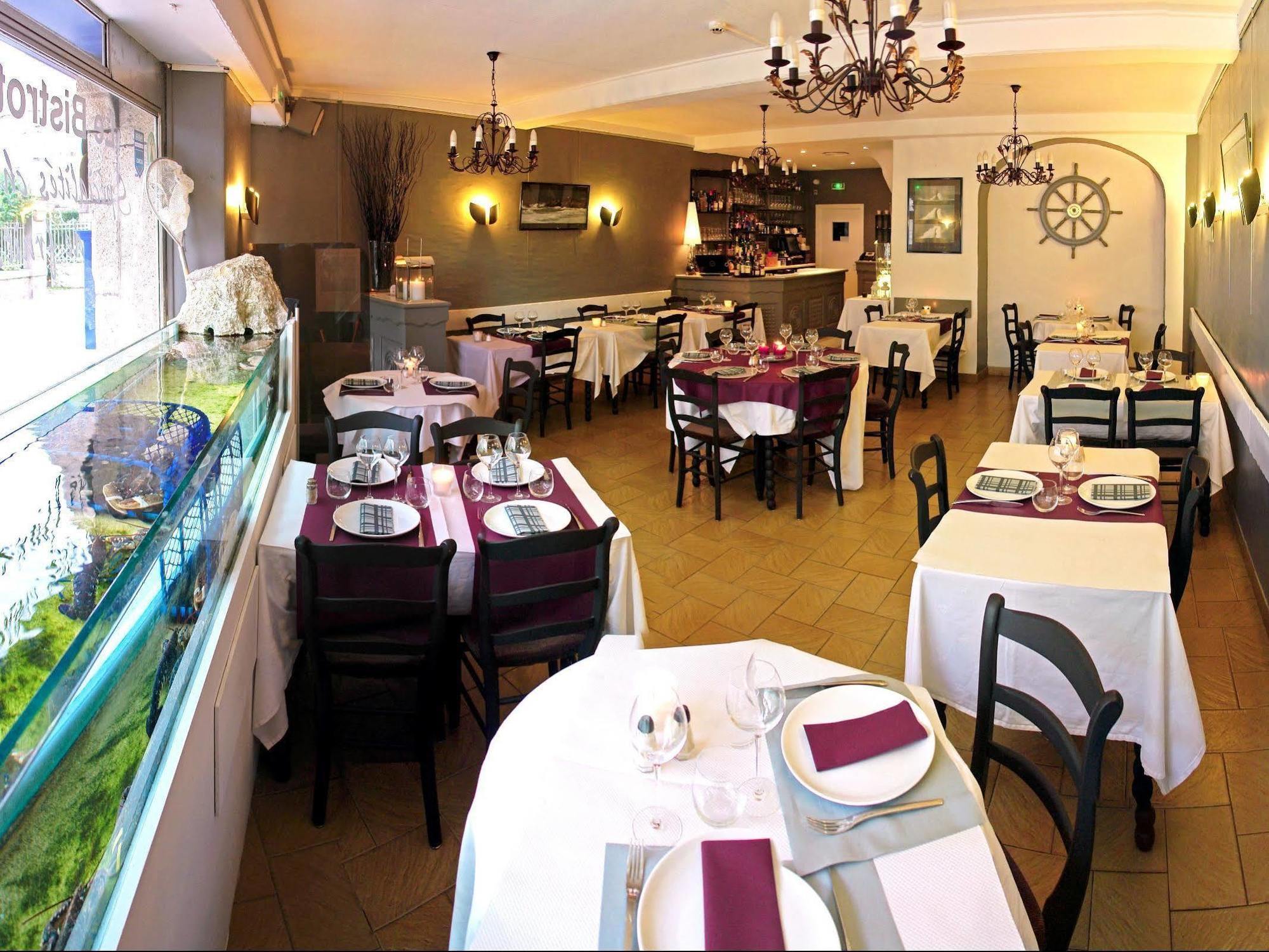Logis Hotel Les Chardons Bleus Restaurant Le Bistrot De La Mer Roscoff Exteriör bild